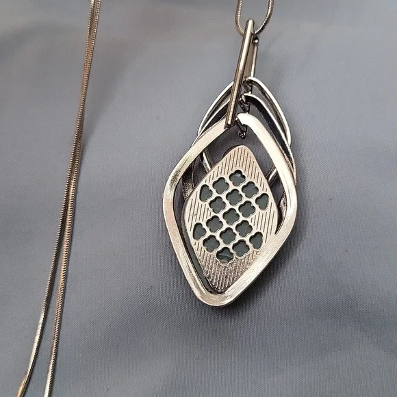 π©· 3/$15 3-tier Diamond Shaped Silver Pendant Necklace with crystal detail NWOT - Picture 5 of 5